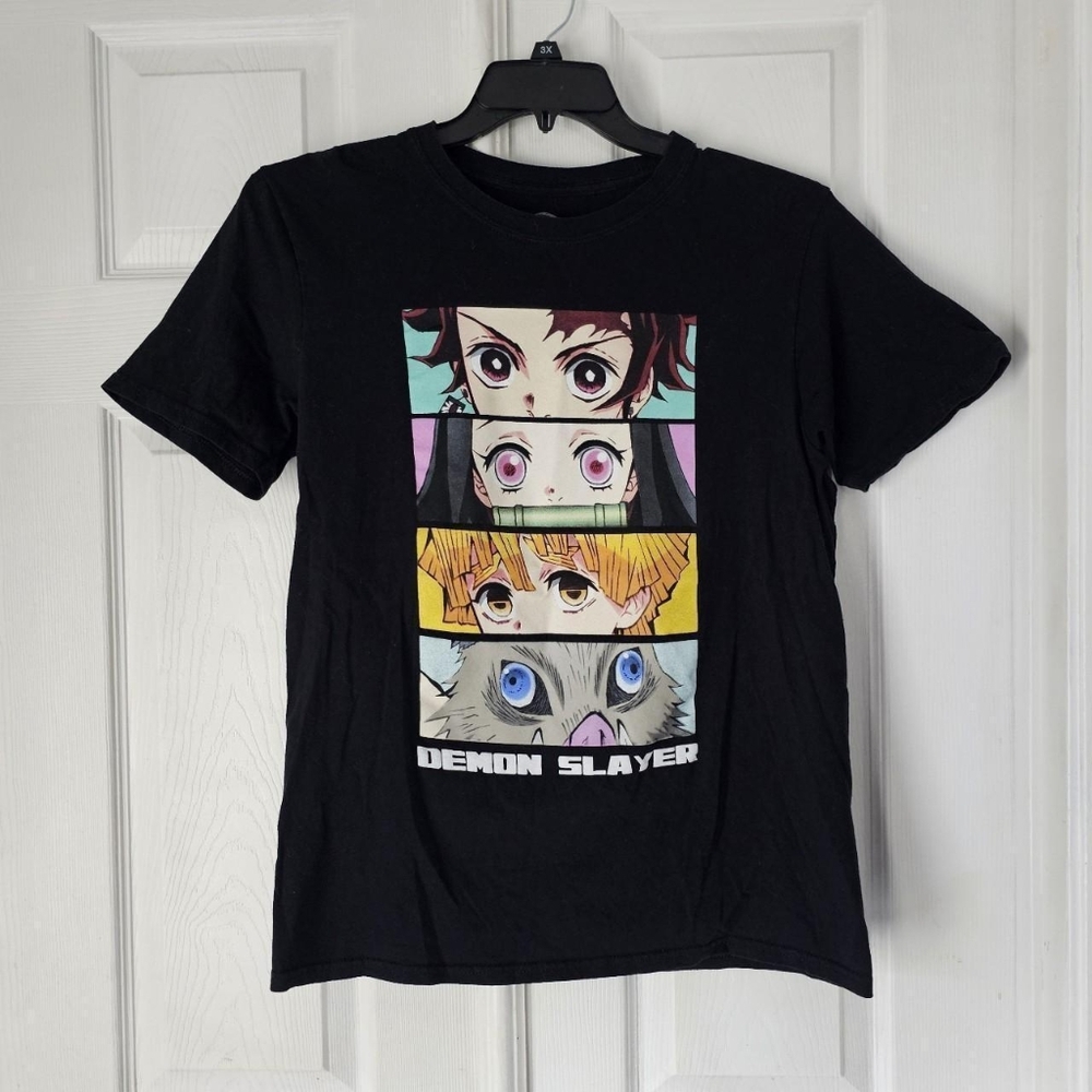 Demon slayer anime cartoon tshirtSize medium